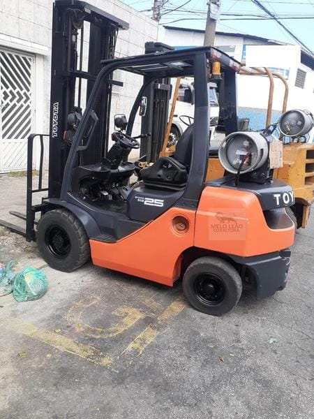 Empilhadeira Toyota 8FG 25B 2019 - Imagem 2