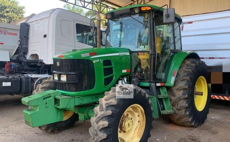 Trator agrícola John Deere 6125J 2014 - Imagem 2