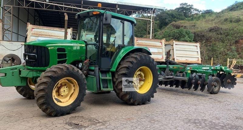 Trator agrícola John Deere 6125J 2014 - Imagem 5