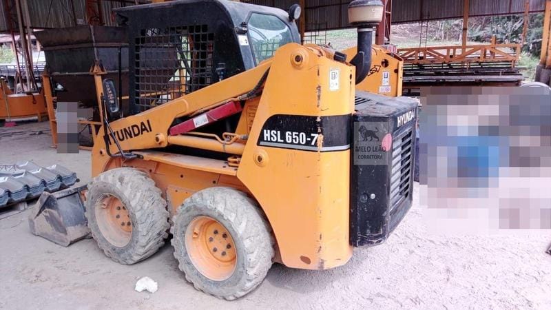Mini Carregadeira Hyundai HSL650-7 2013 - Imagem 1