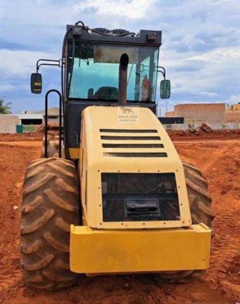 Rolo compactador Caterpillar CP533E 2011 - Imagem 2