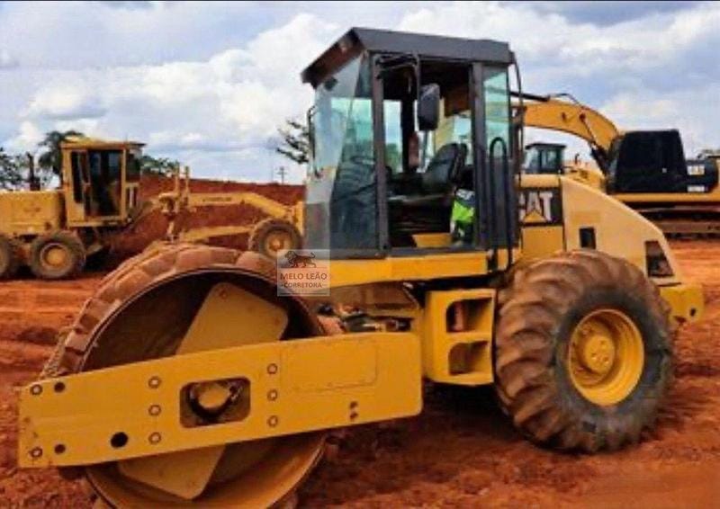 Rolo compactador Caterpillar CP533E 2011 - Imagem 3