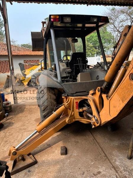 Retroescavadeira Case 580M 2011 - Imagem 2