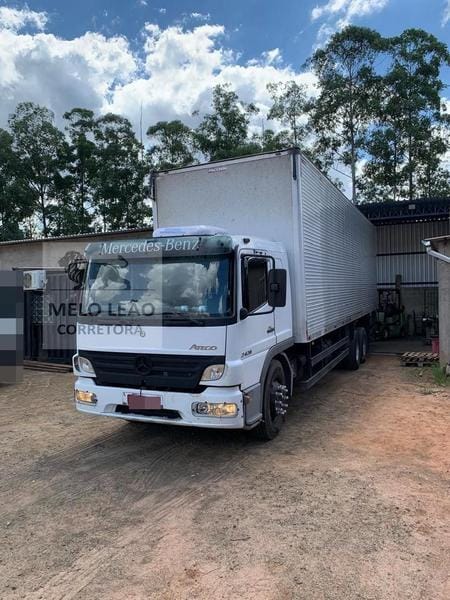 Caminhão Mercedes Benz Atego 2428 2011 - Imagem 1