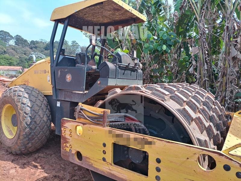 Rolo compactador Bomag BW211 D40 2010 - Imagem 1