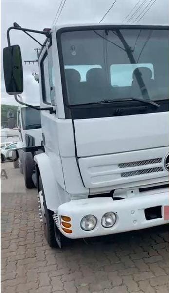 Caminhão Mercedes Benz MB1718 2009 - Imagem 2
