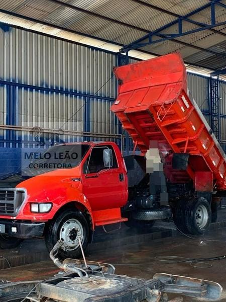 Caminhão Basculante Ford F 12.000 2000 - Imagem 11