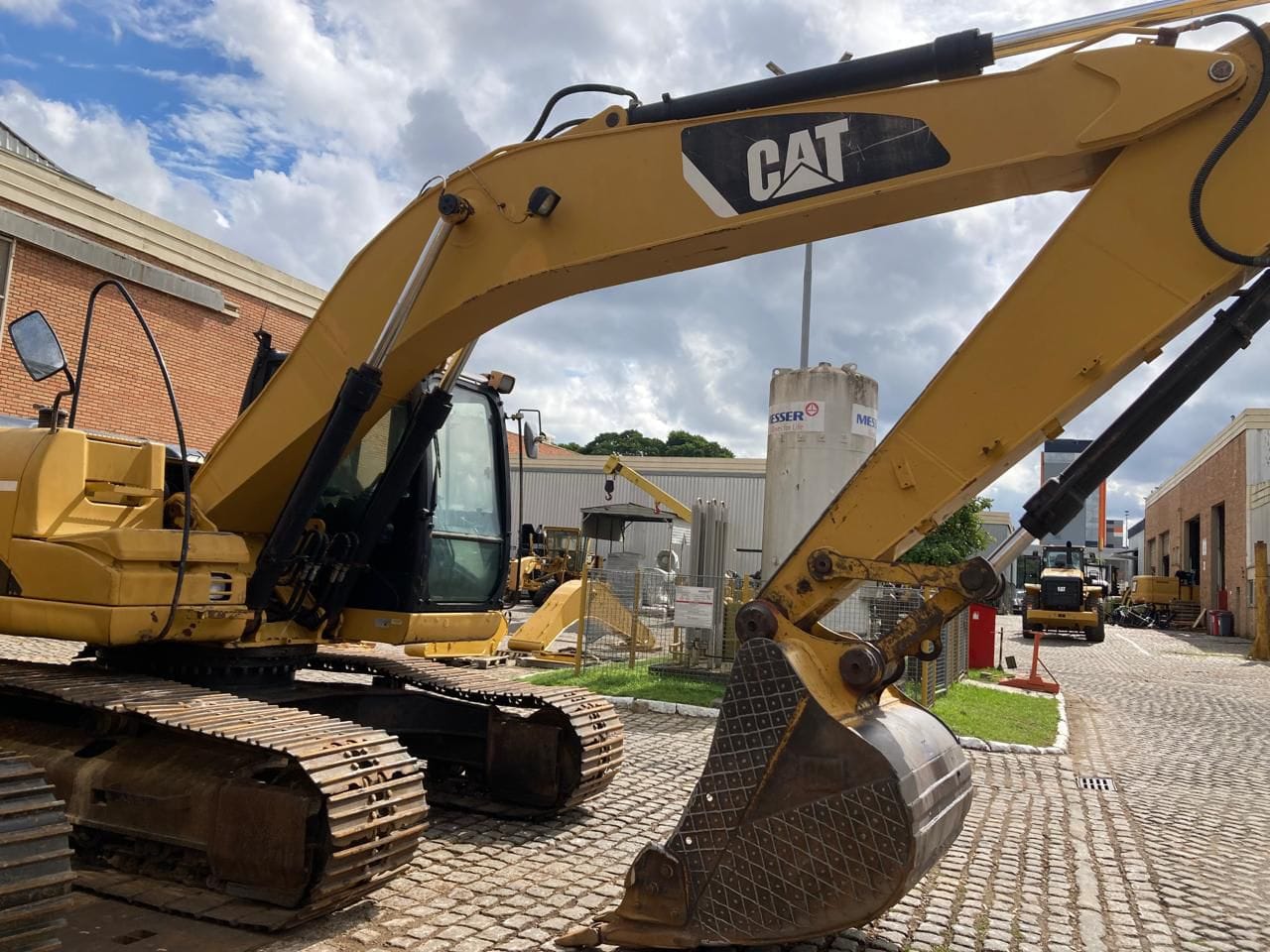 Escavadeira Caterpillar 320 DL 2011 - Imagem 2