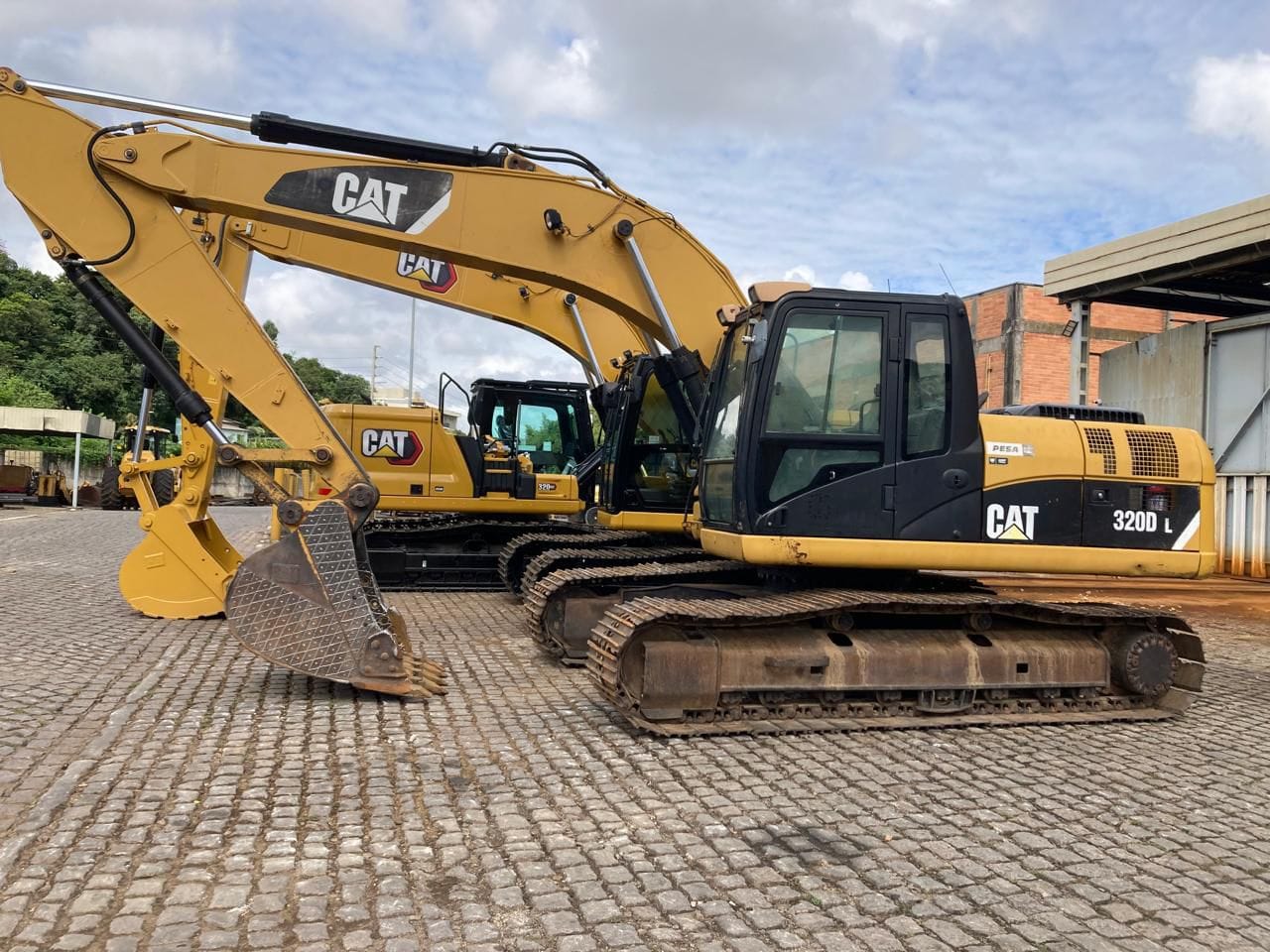 Escavadeira Caterpillar 320 DL 2011 - Imagem 4