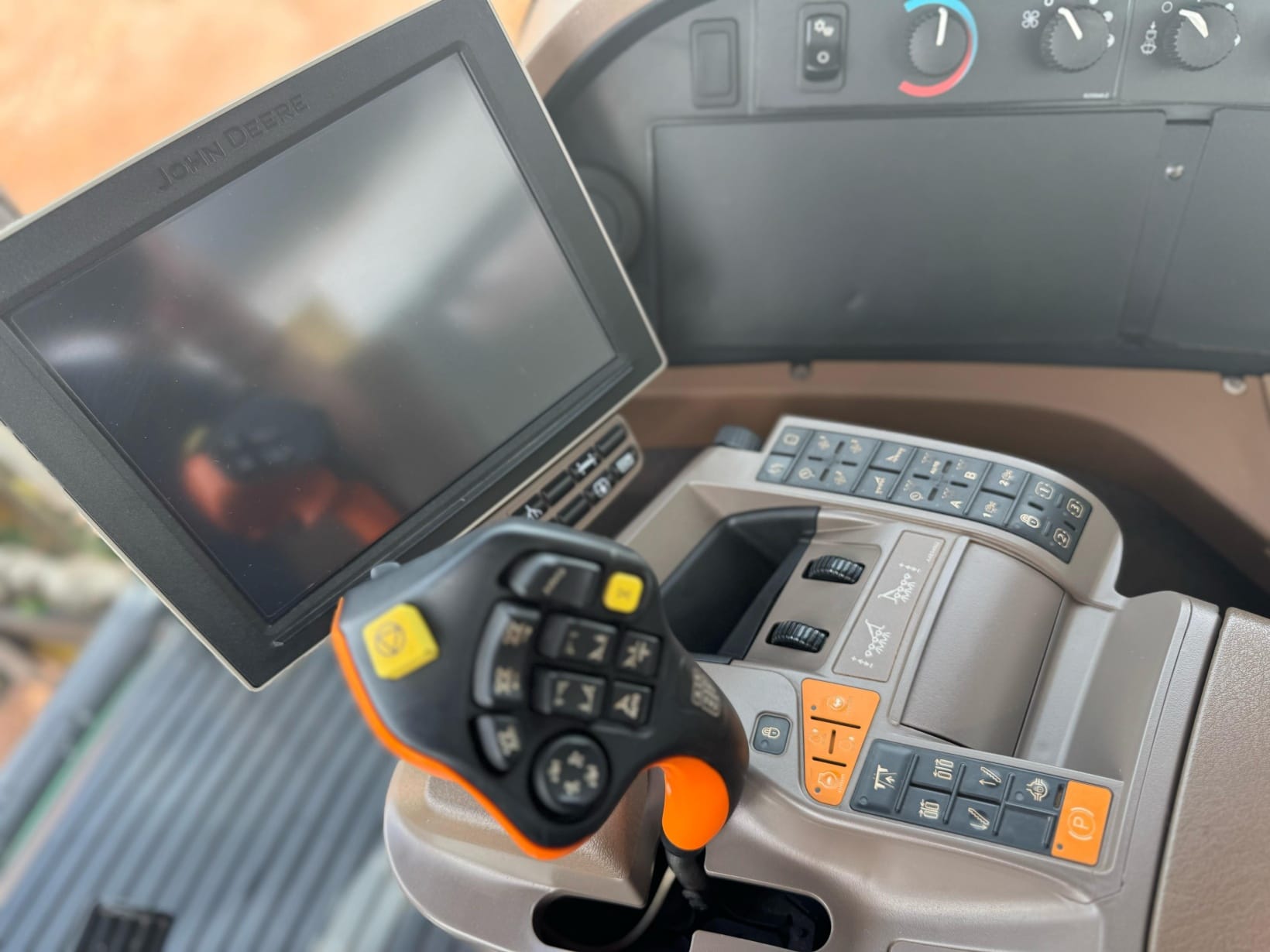 Distribuidores Autopropelidos John Deere DN 4040 2022 - Imagem 16