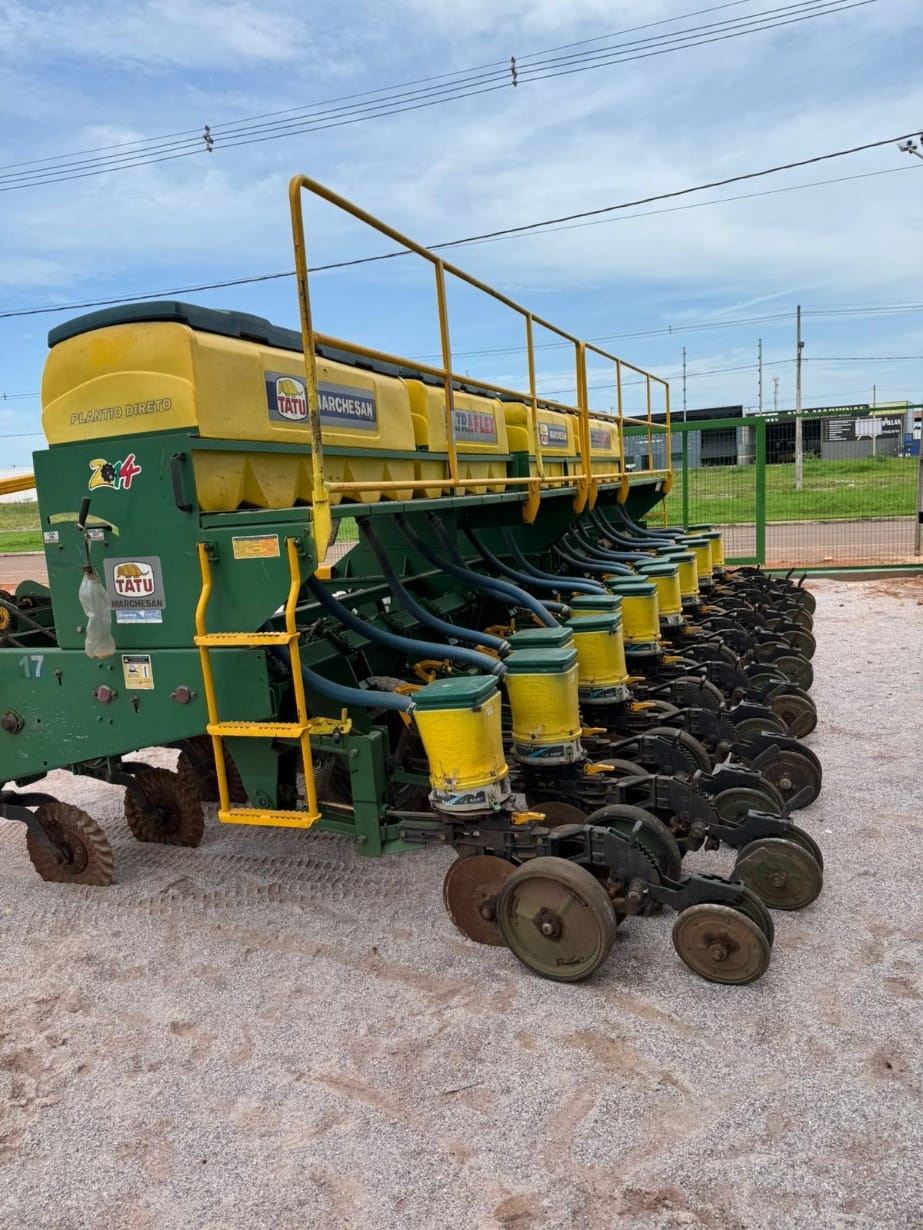 Plantadeira Tatu Marchesan Ultraflex 2014 - Imagem 1