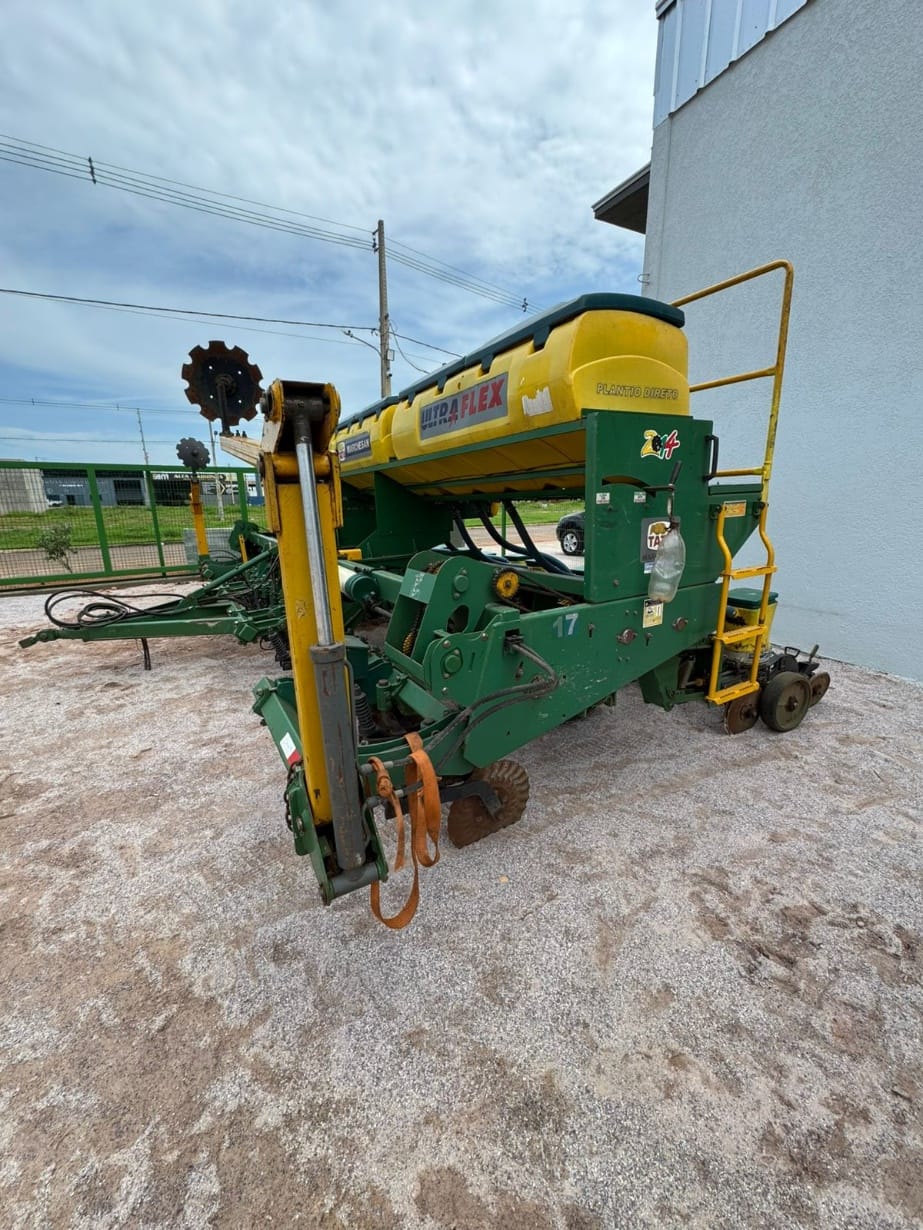 Plantadeira Tatu Marchesan Ultraflex 2014 - Imagem 4