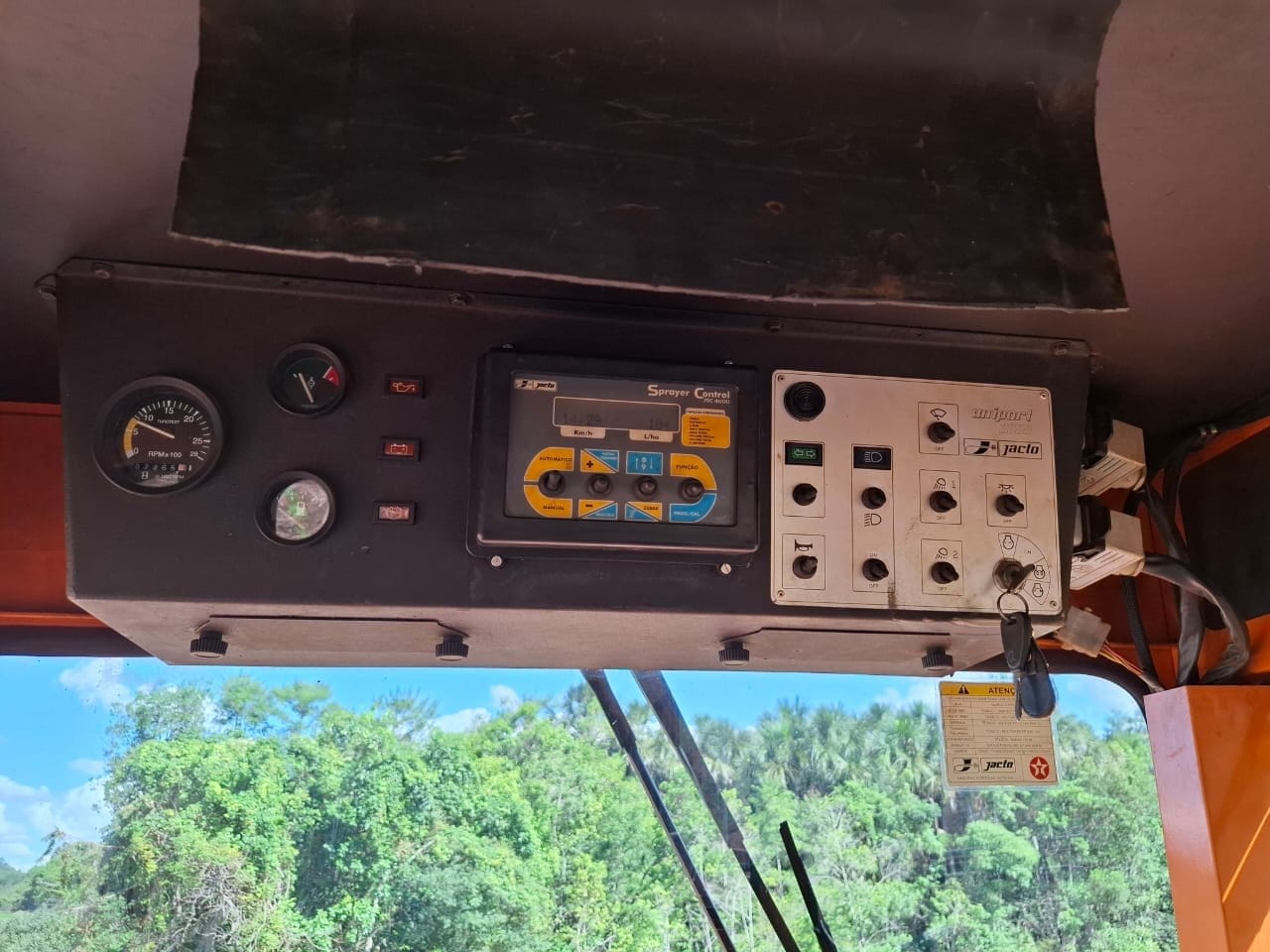 Pulverizador Autopropelido Jacto UNIPORT 2000 2001 - Imagem 12