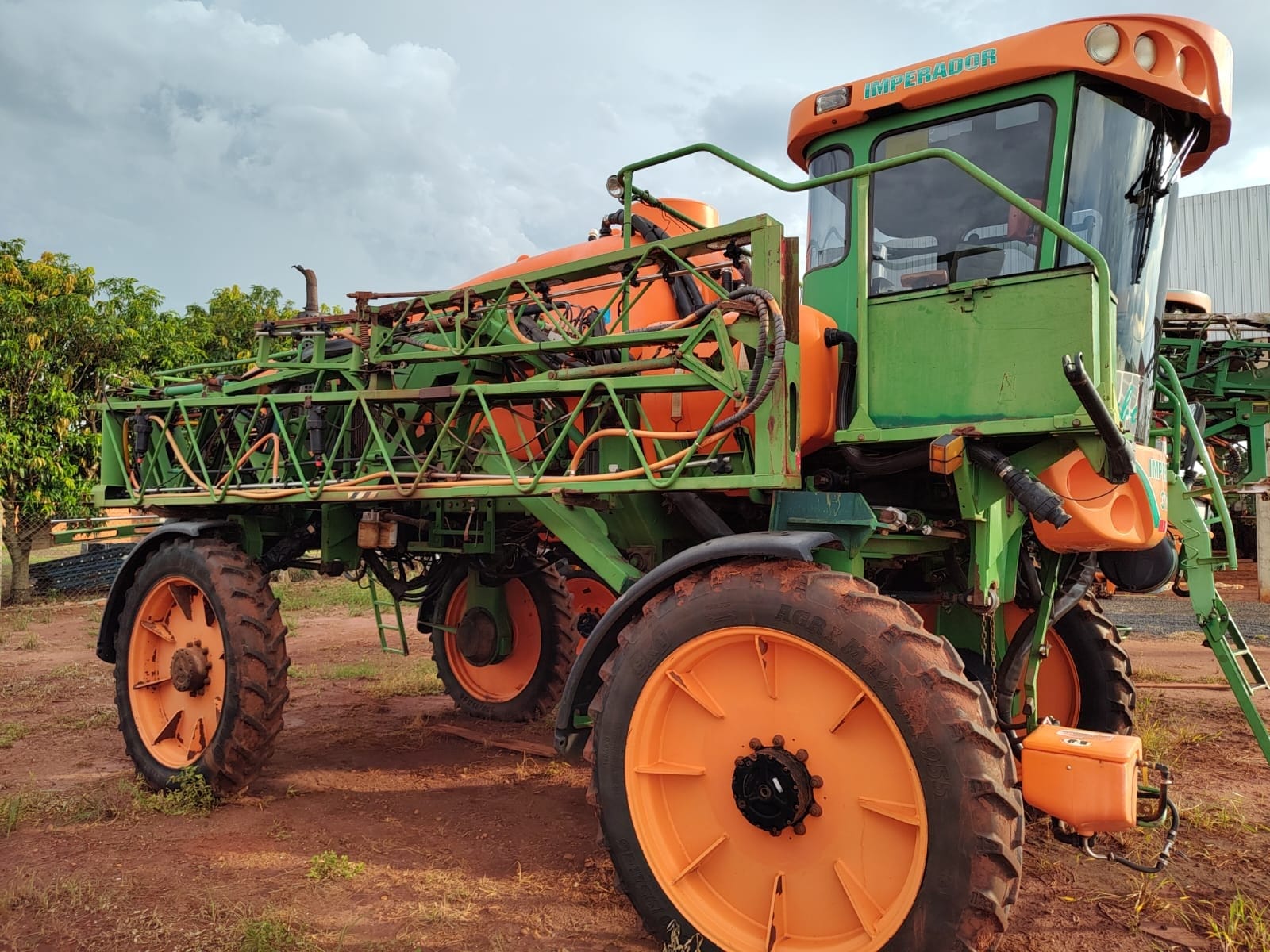 Pulverizador Autopropelido Stara IMPERADOR 3100 2013 - Imagem 2