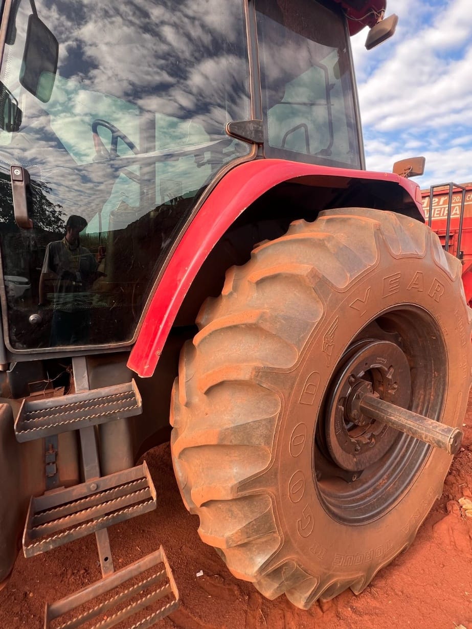 Trator agrícola Case Maxxum 150 2003 - Imagem 3
