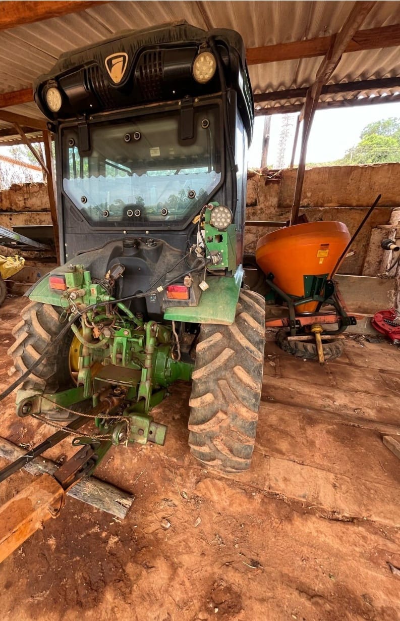 Trator agrícola John Deere 5060EN 2023 - Imagem 4