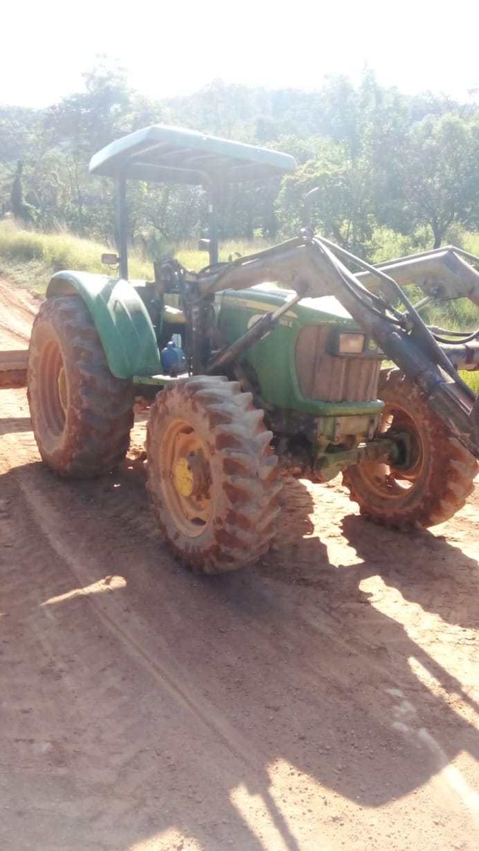 Trator agrícola John Deere 5065 E 2013 - Imagem 4