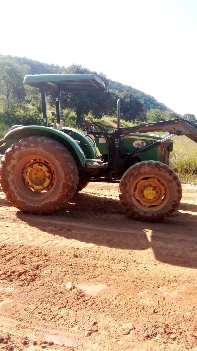 Trator agrícola John Deere 5065 E 2013 - Imagem 7