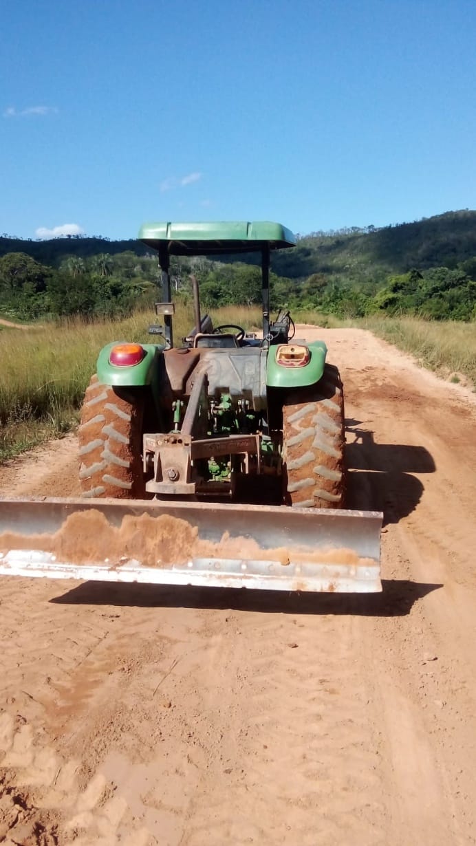 Trator agrícola John Deere 5065 E 2013 - Imagem 9