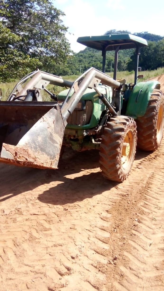 Trator agrícola John Deere 5065 E 2013 - Imagem 15