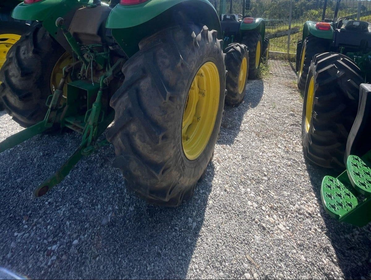 Trator agrícola John Deere 5080E 2023 - Imagem 4