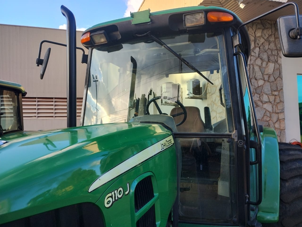 Trator agrícola John Deere 6110 2016 - Imagem 4