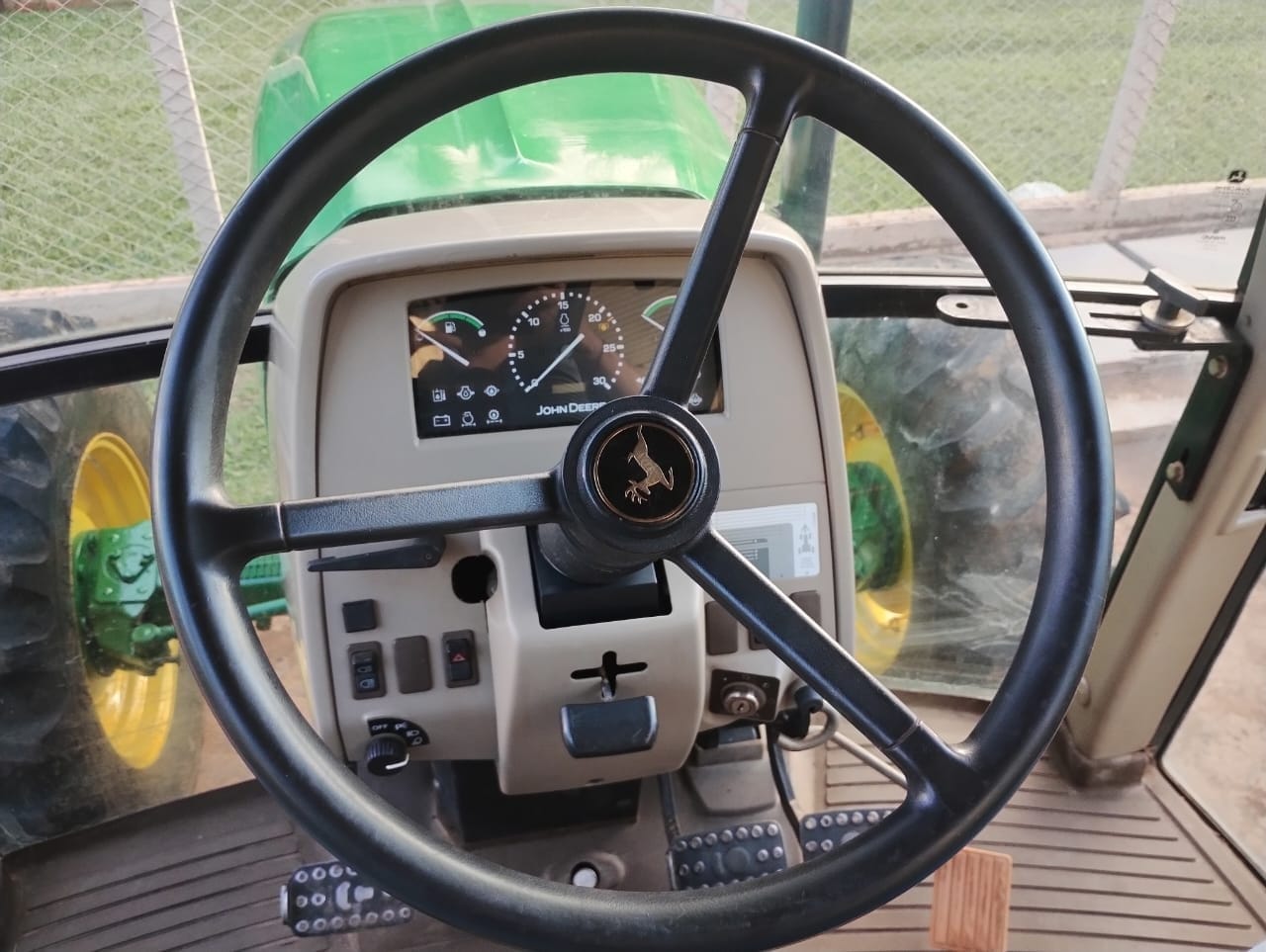 Trator agrícola John Deere 6110 2016 - Imagem 6