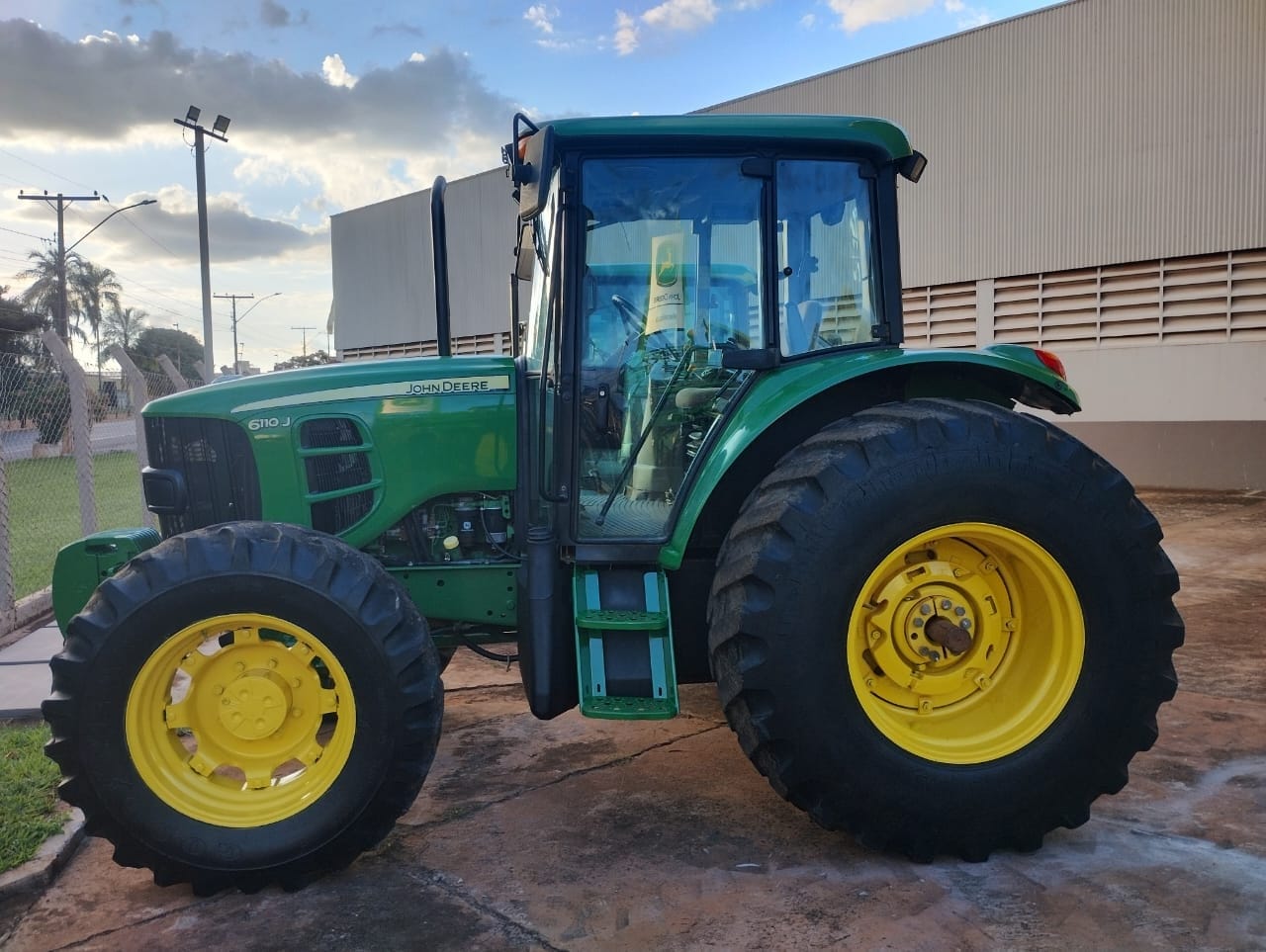 Trator agrícola John Deere 6110 2016 - Imagem 10