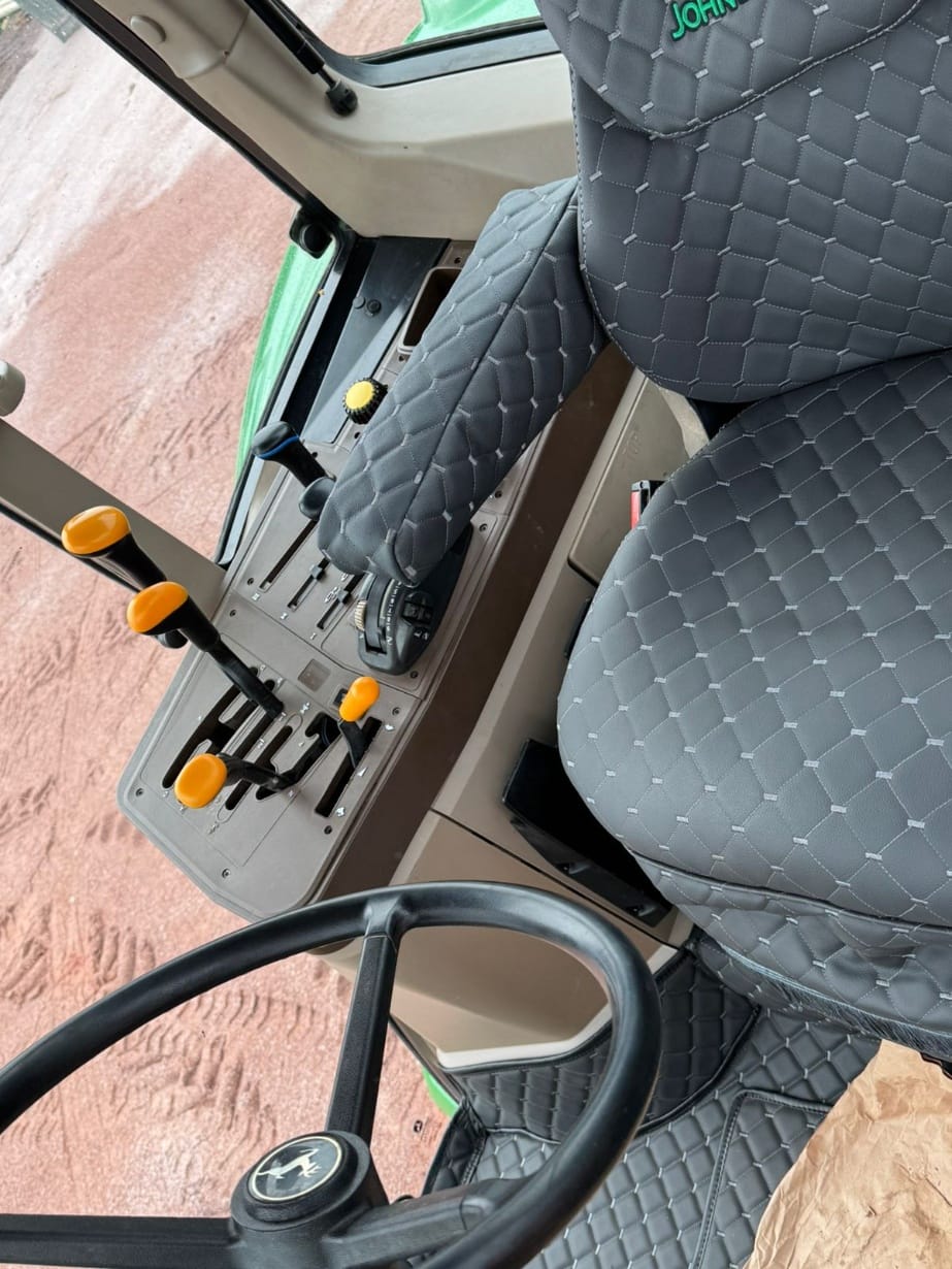 Trator agrícola John Deere 6110J 2014 - Imagem 2