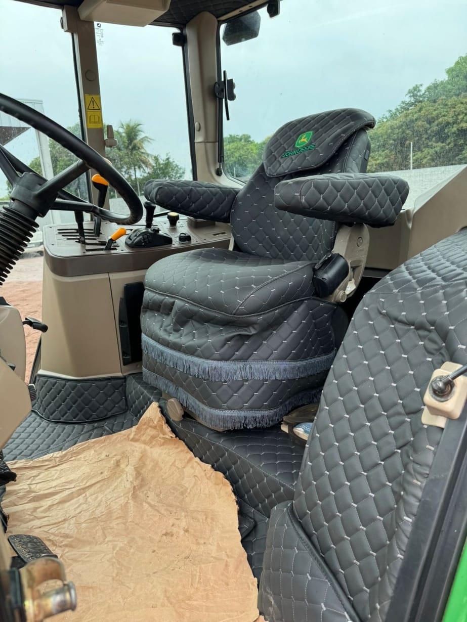 Trator agrícola John Deere 6110J 2014 - Imagem 4