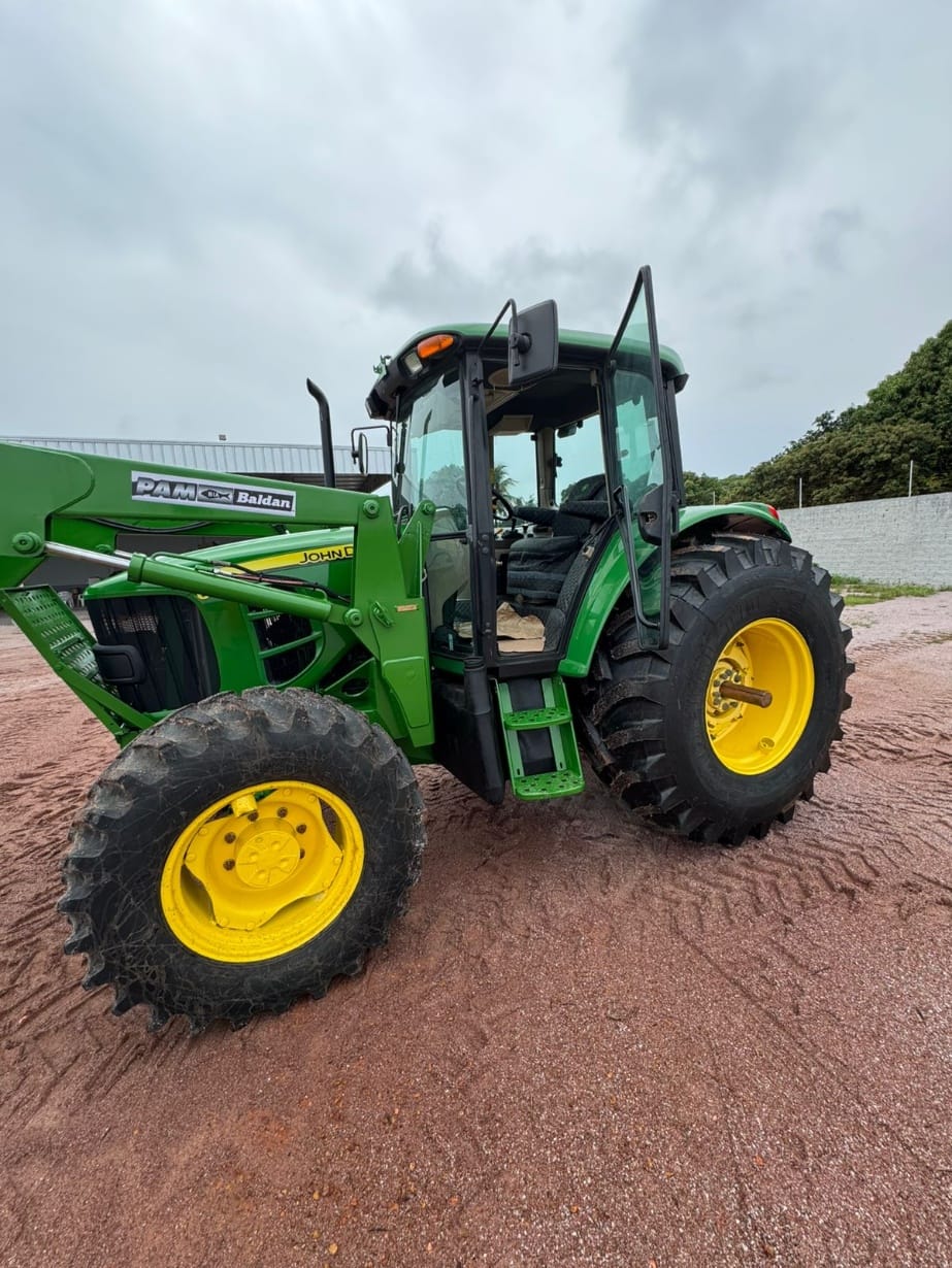 Trator agrícola John Deere 6110J 2014 - Imagem 6