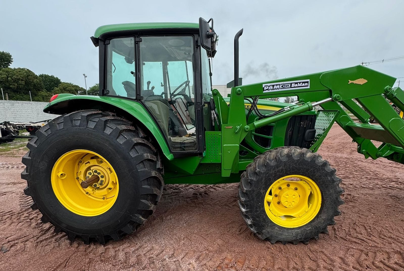 Trator agrícola John Deere 6110J 2014 - Imagem 12