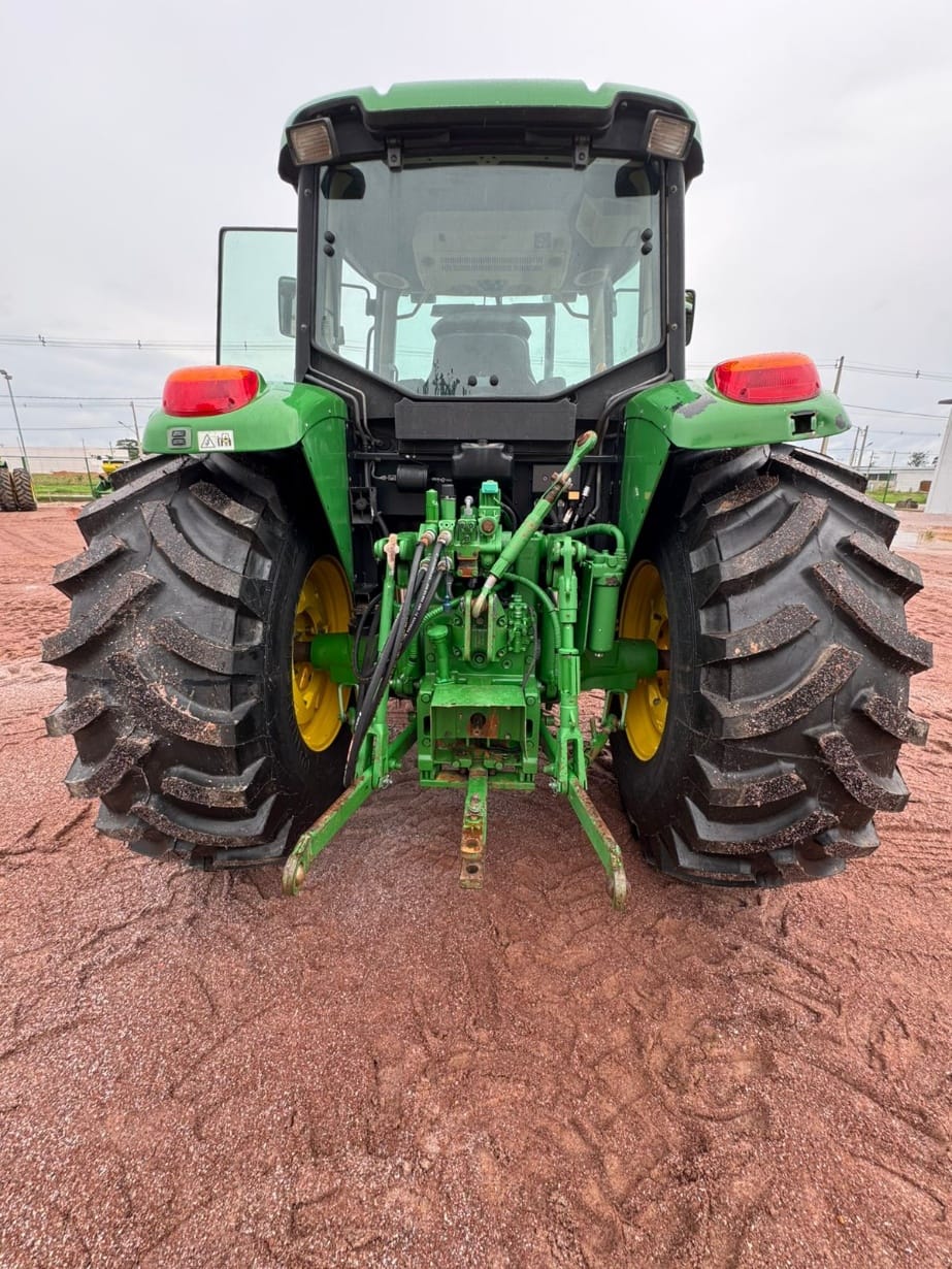 Trator agrícola John Deere 6110J 2014 - Imagem 13