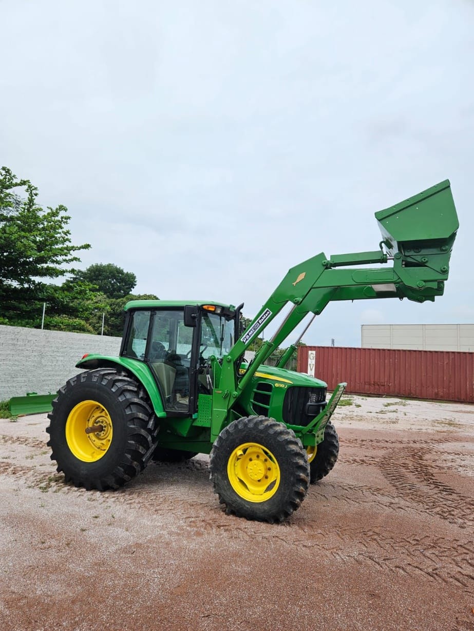 Trator agrícola John Deere 6110J 2014 - Imagem 16