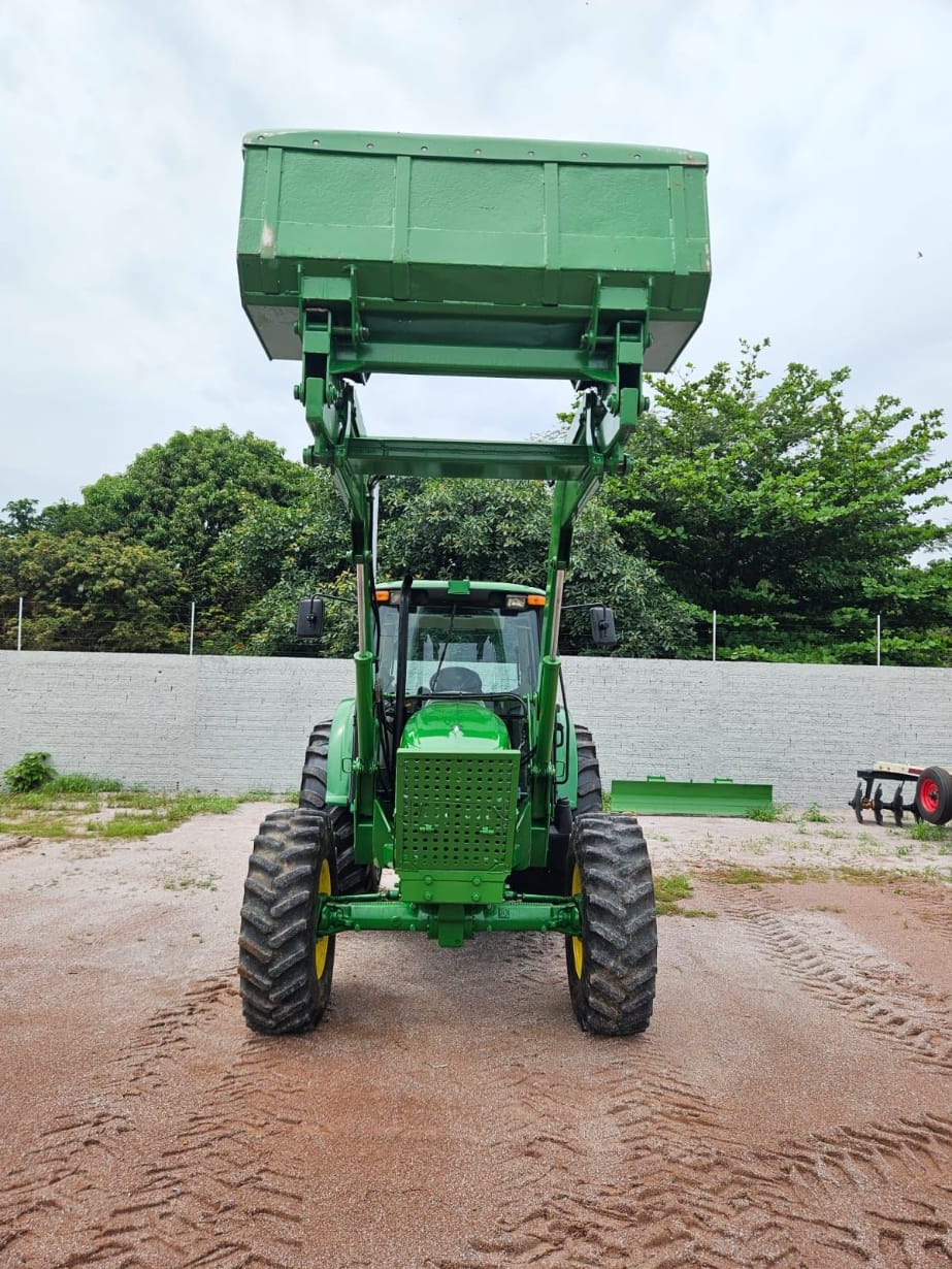 Trator agrícola John Deere 6110J 2014 - Imagem 17