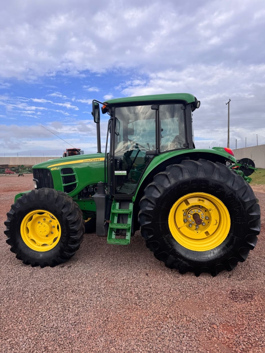 Trator agrícola John Deere 6115J 2021 - Imagem 2