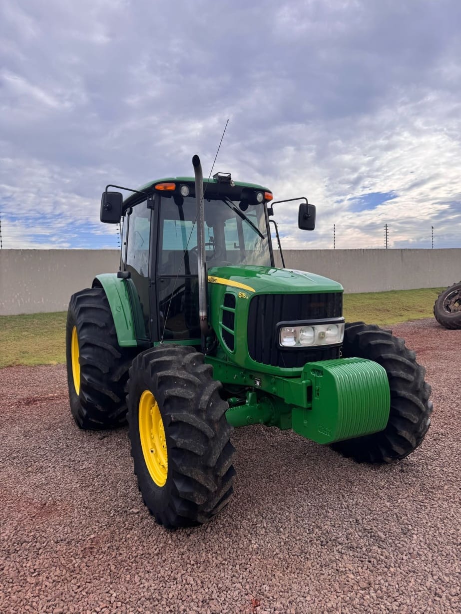 Trator agrícola John Deere 6115J 2021 - Imagem 3