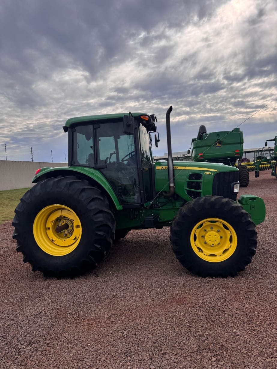 Trator agrícola John Deere 6115J 2021 - Imagem 4