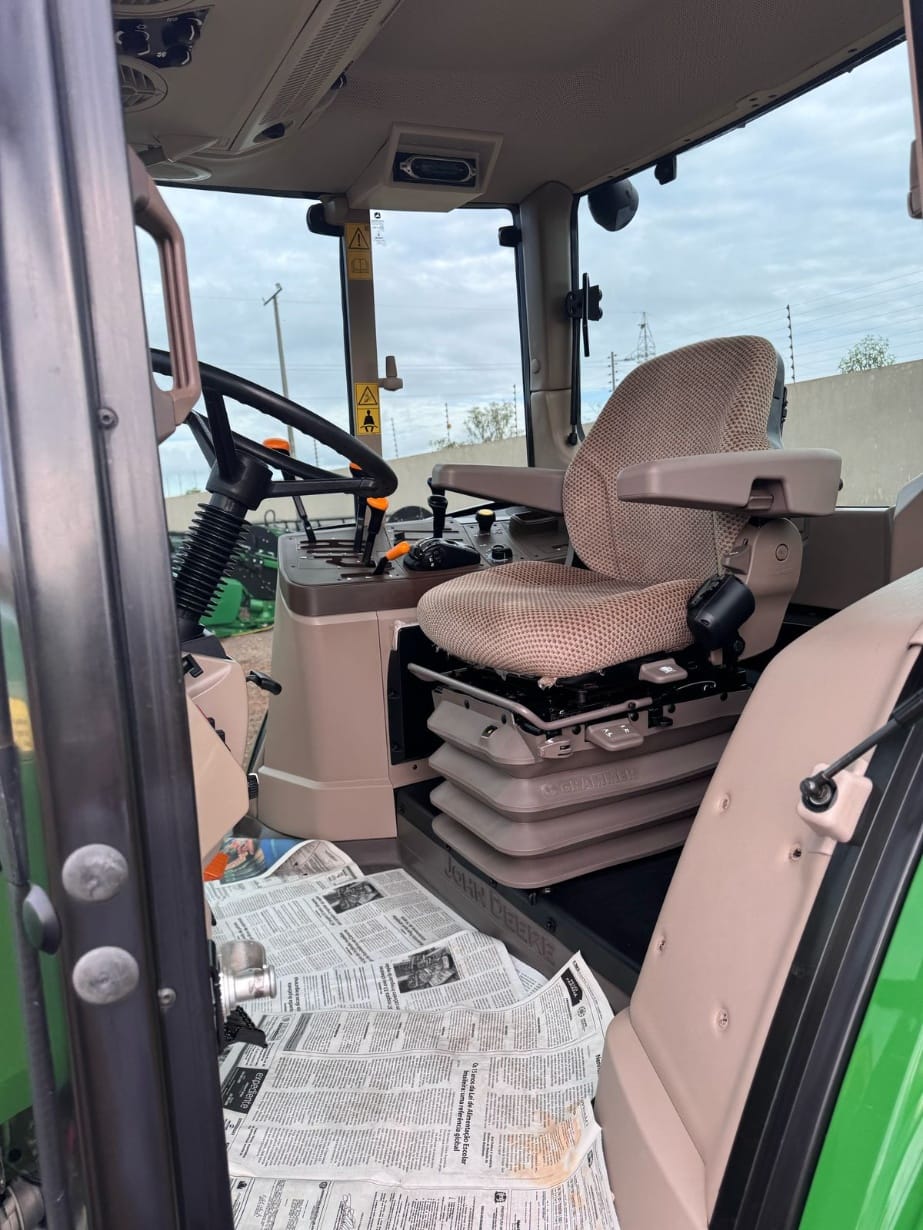 Trator agrícola John Deere 6115J 2021 - Imagem 6