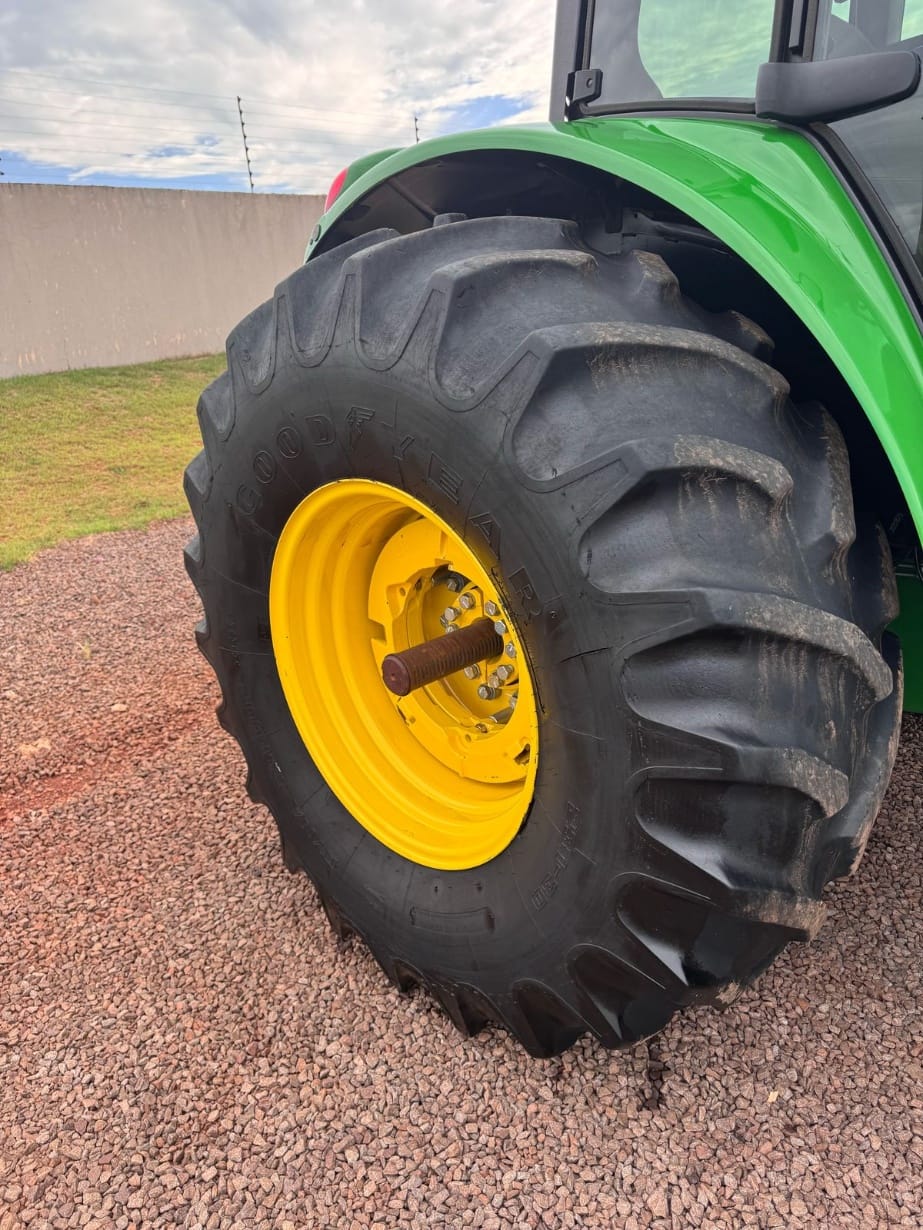 Trator agrícola John Deere 6115J 2021 - Imagem 11