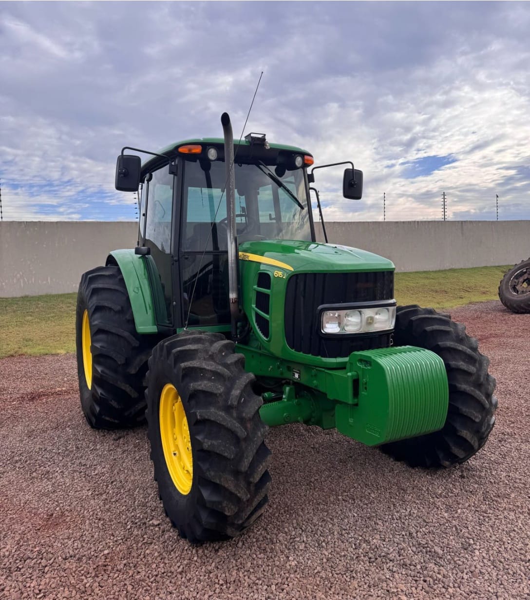 Trator agrícola John Deere 6115J 2021 - Imagem 13