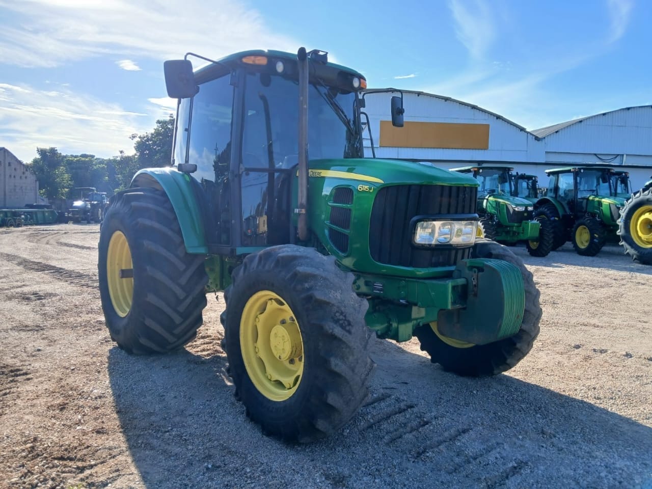 Trator agrícola John Deere 6115J 2021 - Imagem 2