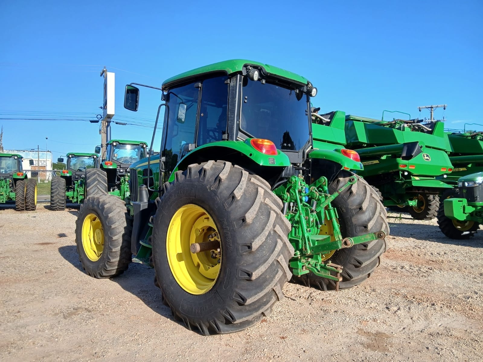 Trator agrícola John Deere 6115J 2021 - Imagem 5