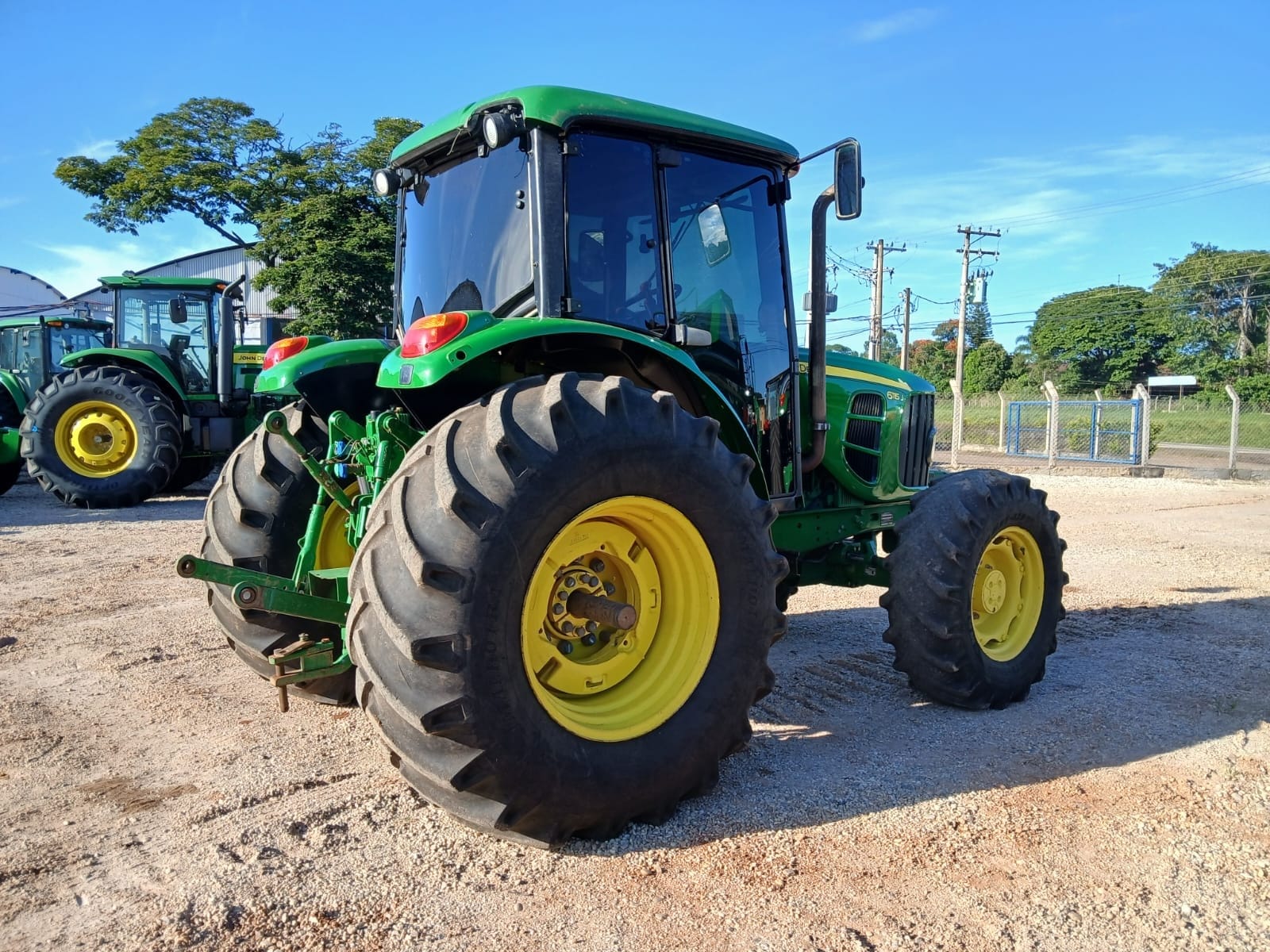 Trator agrícola John Deere 6115J 2021 - Imagem 6