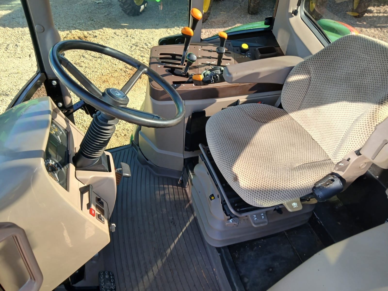 Trator agrícola John Deere 6115J 2021 - Imagem 8
