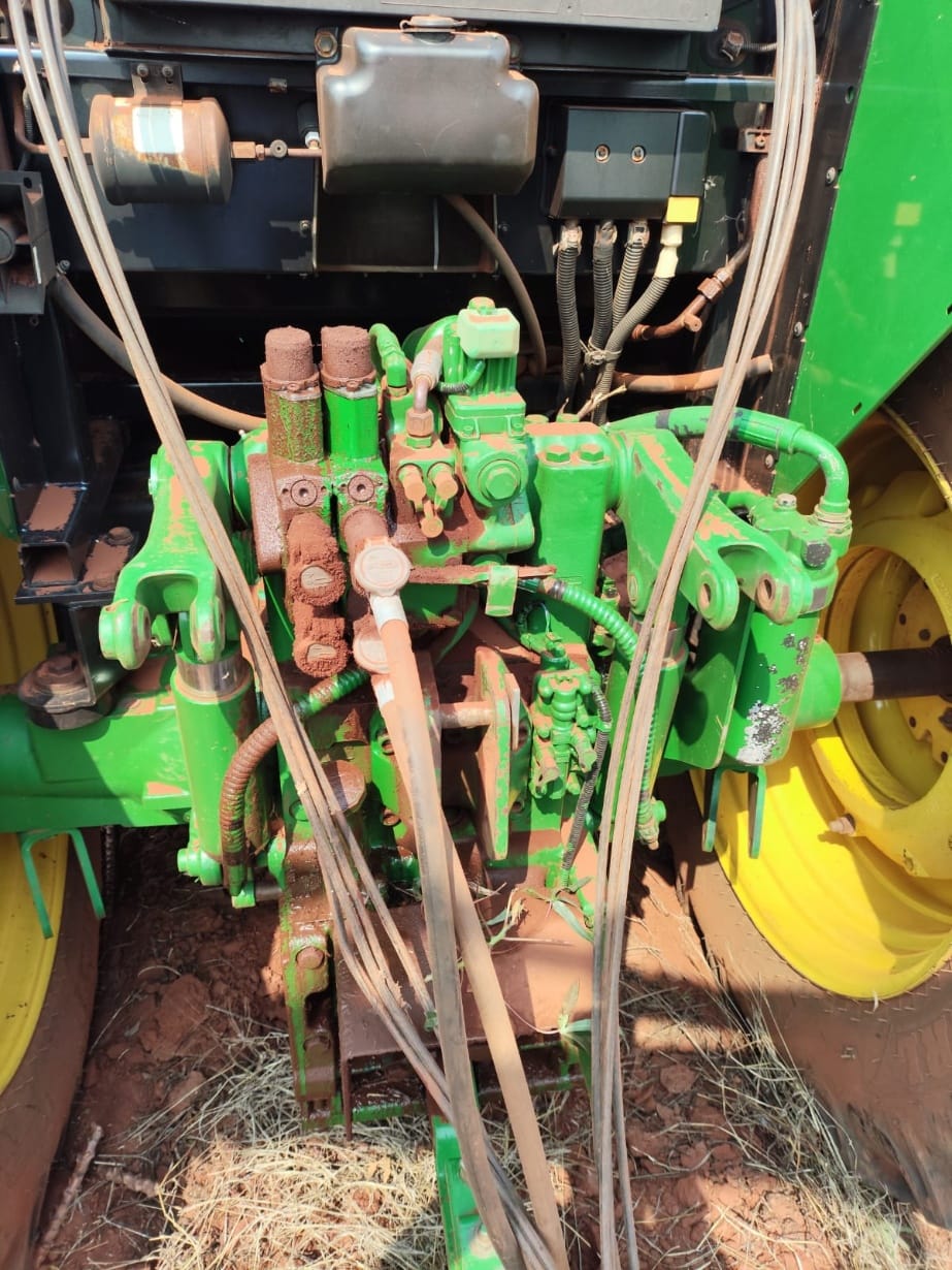 Trator agrícola John Deere 6135J 2017 - Imagem 5