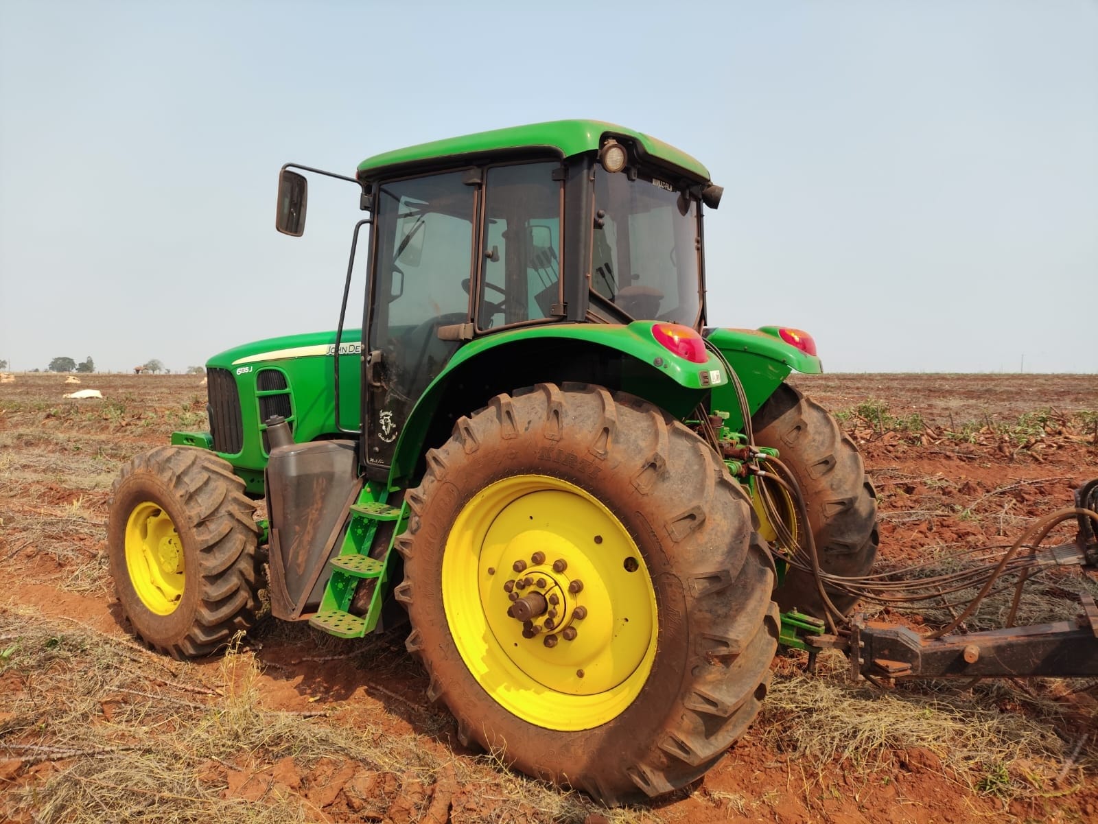 Trator agrícola John Deere 6135J 2017 - Imagem 6