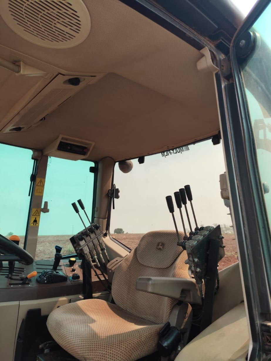 Trator agrícola John Deere 6135J 2017 - Imagem 7