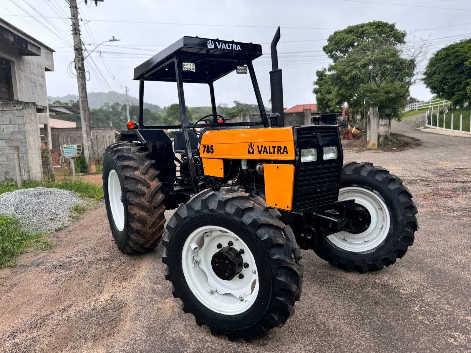 Trator agrícola Valtra 785 2001 - Imagem 1