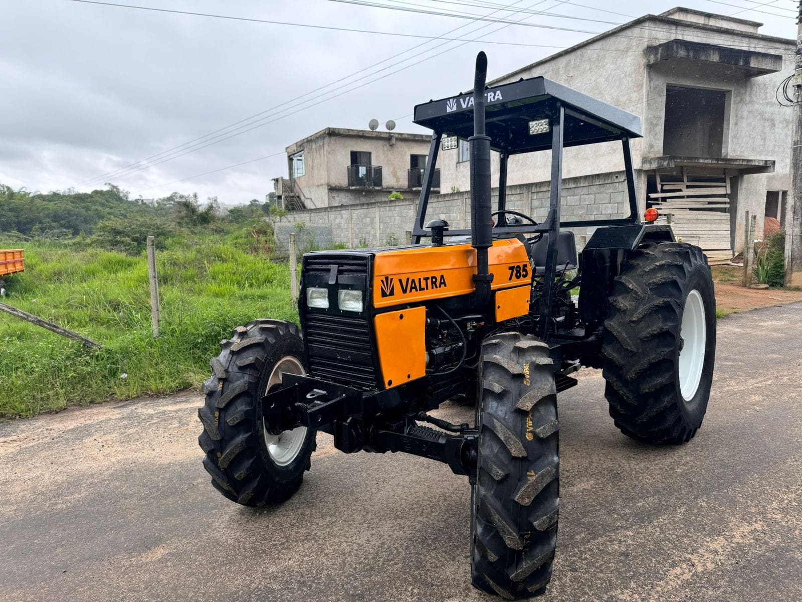 Trator agrícola Valtra 785 2001 - Imagem 2